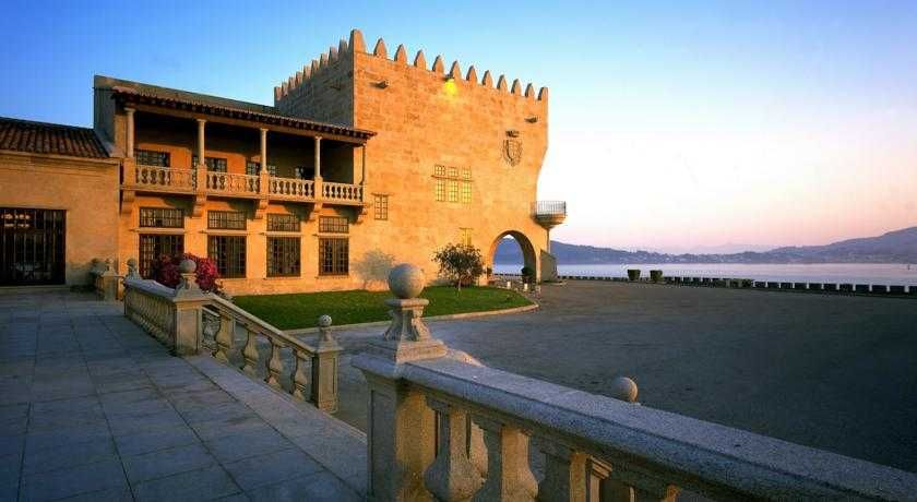 Parador de Baiona+Bilhete de ida e volta à Isla Ons: Vigo