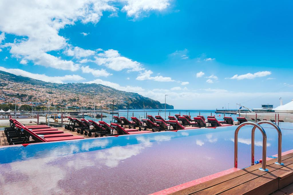 Pestana CR7 Funchal+Passeio de teleférico Funchal - Monte (ida e volta)