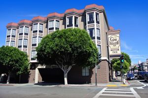 Cow Hollow Inn & Suites