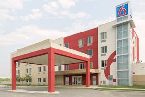 Motel 6 Airdrie, AB