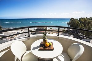 Pigeon Beach Hotel Apartments