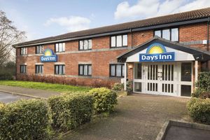 Days Inn by Wyndham Michaelwood M5