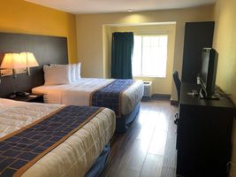 Days Inn & Suites Tampa/Raymond James Stadium