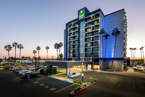 Holiday Inn Express And Suites Santa Ana - Orange County by IHG