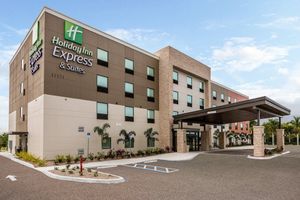 Holiday Inn Express & Suites Ft Myers Beach-Sanibel Gateway by IHG