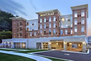 Hyatt Place Chapel Hill / Southern Village