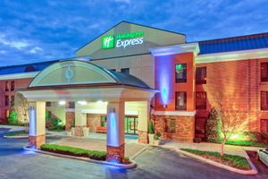 Holiday Inn Express & Suites Nashville - Brentwood I-65