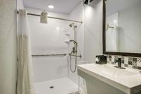 Clarion Pointe Tallahassee-State Capitol