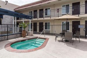 Econo Lodge Inn & Suites Escondido Downtown