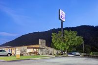 Knights Inn Charleston