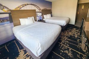 Clarion Pointe Bettendorf - Quad Cities