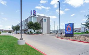 Motel 6 Laredo, TX - Airport