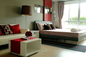 Baan Peang Ploen by Montri