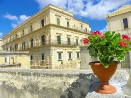 Cloris Guest House