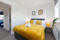 The Holt-Ideal for Contractors- Heartwarming 2 Bedrooms Apartment-Parking