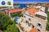 Villa Vicina Heritage villa for 9,Milna - close to restaurants and shops